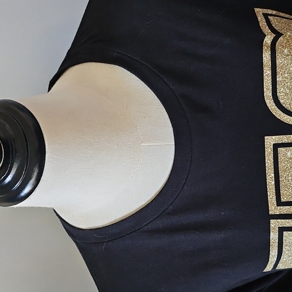 Gildan Black KC Chiefs Short Sleeve Tee with Gold and Red Graphics - Picture 3 of 14